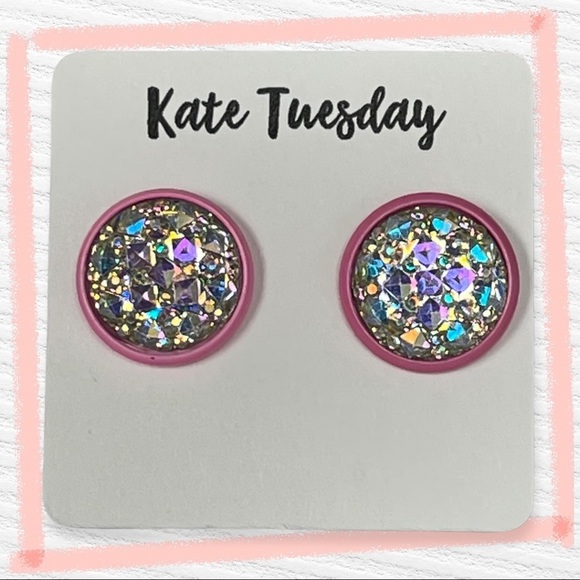 5/$20 Silver sparkle round earrings‎ with a pink trim - Picture 1 of 2